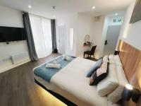 Studio Apartment with King Bed