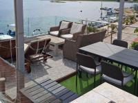 Apartmani More Luxury apartment with whirpool and terace 50 m2 - Chambres d’hôtes Posedarje
