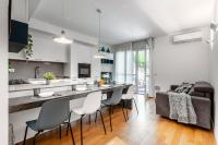 StayEasy Gargano - Stylish Apt with Private Yard - B&B Milano