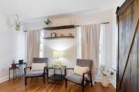 Luxury Bungalow Near Main w Hot-tub and Firepit - Chambres d’hôtes Fredericksburg