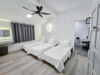 Triple Room with Bathroom