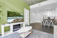 Centric 2BR In HEART of DTPHX Free Garage Parking - B&B Phoenix