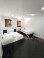 Luxury 4 Bedroom House with Free Parking - B&B Hornchurch