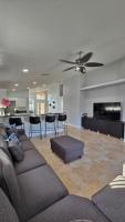 Huge Modern House near UCF - Full Kitchen, Board Games, Pets Allowed - B&B Orlando