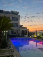 Suite Pool Golful Francez - B&B Schitu