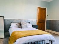 Castle Donington 5 Bed House 2 Baths Near EMA And Donington Park - B&B Castle Donington