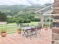 DOMAINE MOURGUY Chambres d'Hôtes chez le vigneron - Chambres d’hôtes Ispoure