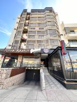 Nuevo! depto céntrico, con cochera a metros del Teatro Luxor - Chambres d’hôtes Villa Carlos Paz