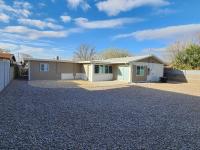 Modern Industrial Oasis Private Room with King Bed WiFi FREE Parking and More - Bed and Breakfast Alamogordo