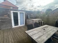 Peaceful Garden Cabin Stay in the Yorkshire Wolds - B&B Cranswick