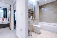 BIG MCR 5-bedroom Contractor House Sleeps 8 with Parking by PureStay - B&B Manchester
