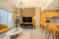 1BR Apartment With Balcony Top Floor Sleeps 3 by BlueCloud holidays - B&B Sharja