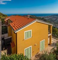 Fra Cielo e Mare - Private parking & Wi-Fi - B&B Castellaro