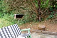 Riverside Cabin with Mountain View, Hot tub and Gameroom - B&B Sevierville