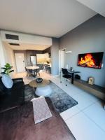 Sandton Pool View with Balcony - B&B Johannesburgo