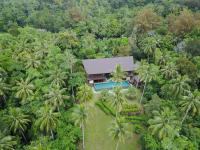 Luxurious Private Holiday Villa at Tip of Borneo - Chambres d’hôtes Kudat