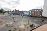 Large 4-Bedrooms Corporate Flat, Free Parking - Amazing Location - B&B Leavesden Green