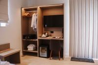 Camera Matrimoniale con Terrazza e Vista Collina