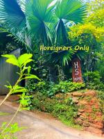 H S Home Stay - B&B