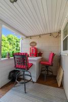 Coca Cola Cottage - Stay & Play Near Purina Farms - Dog Friendly - Chambres d'hôtes Pacific
