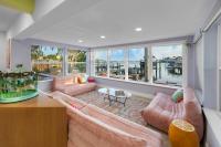 Pink Pony Villa - Waterfront Escape with Pool & Themed Rooms - Bed and Breakfast Palm Harbor