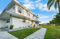 Pink Pony Villa - Waterfront Escape with Pool & Themed Rooms - Ferienwohnung Palm Harbor