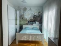 Apartman Zlatni dan - zgrada Idea - Bečići - Bed and Breakfast Bečići