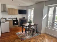 STUDIO 1 face au donjon - Ferienwohnung Pons