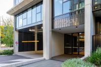 Modern CBD Stay w 2 Car Spaces,Super Central - B&B Canberra