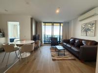 2-Bedroom Waterview Apartment in CBD - B&B Melbourne