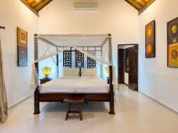 Ginger Four-Bedroom Villa with Spa Bath