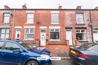 Cosy 2BR House in Bolton with Free WiFi & Parking - B&B