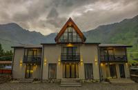 Baza Kazbegi - Bed and Breakfast Stepantsminda