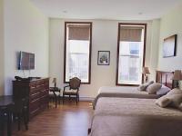 Deluxe Queen Studio