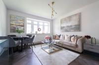 Modern 2BR Flat with 3 Beds Urban Getaway - Cherry - B&B London
