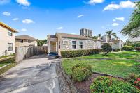 Modern 2BR Northwood Home with Private Backyard - B&B West Palm Beach