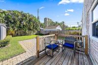 Modern 2BR Northwood Home with Private Backyard - B&B West Palm Beach