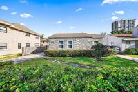 Modern 2BR Northwood Home with Private Backyard - B&B West Palm Beach