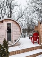 Inn The Orchard, Modern Log Cabin, on water edge - B&B Jordan