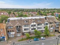 City Service Lets - Ground Floor 2 Bed Apartment in Cheam Village with Free Parking and Easy London Access - Bed and Breakfast Cheam