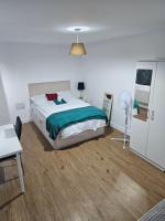 Luxury Kingsize Bedroom with Private Toilet- Central Dartford - B&B Dartford