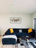 Cozy house with 4 Bedrooms 3 Full bath and 1 half bath - Ferienwohnung Calgary