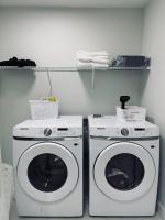 Cozy house with 4 Bedrooms 3 Full bath and 1 half bath - B&B Calgary