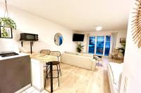 Stylish & central with balcony - B&B Friedrichsdorf