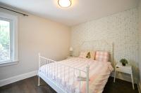 Bright and Quiet Bedroom near Subway, Koreatown and UofT - Chambres d’hôtes Toronto