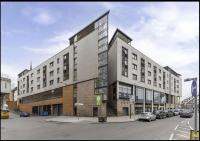 Landvue Stays, Modern, 2 bed apartment with free parking! - B&B Coventry