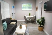 Stylish Ybor Escape near Downtown 2BR - Ferienwohnung Tampa