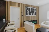 Luxury 3BD Short Walk to Airport - Bed and Breakfast Boston