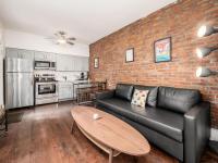 Cute German Village LilHausCity ParkPetsOK - Bed and Breakfast Columbus