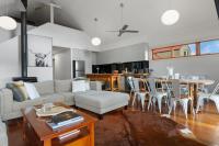 Grand View Chalet - B&B Merrijig